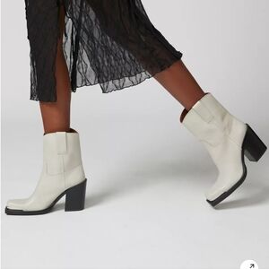 NIB Jeffrey Campbell Mysteria Cowboy Boot Ivory Suede Leather Women's Size 9